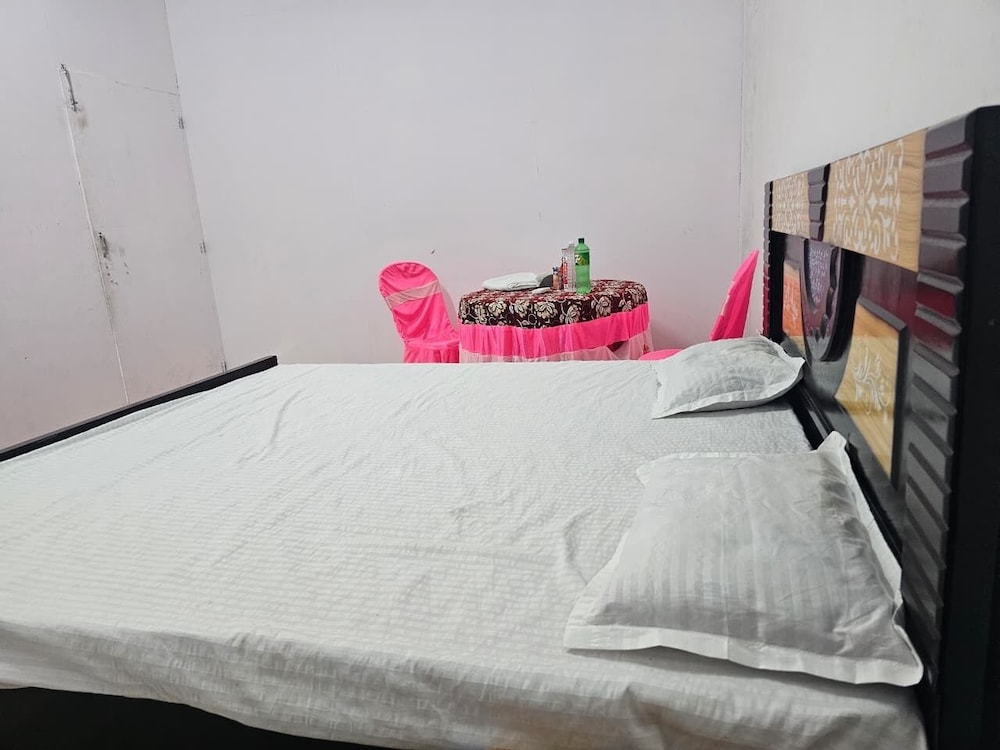 Lama Hotel Barabar