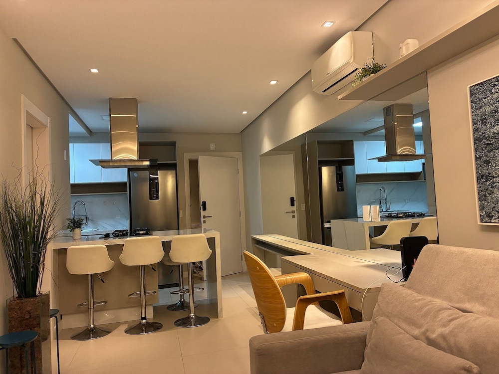 Condominium With Pool in Downtown Florianopolis - Cjos