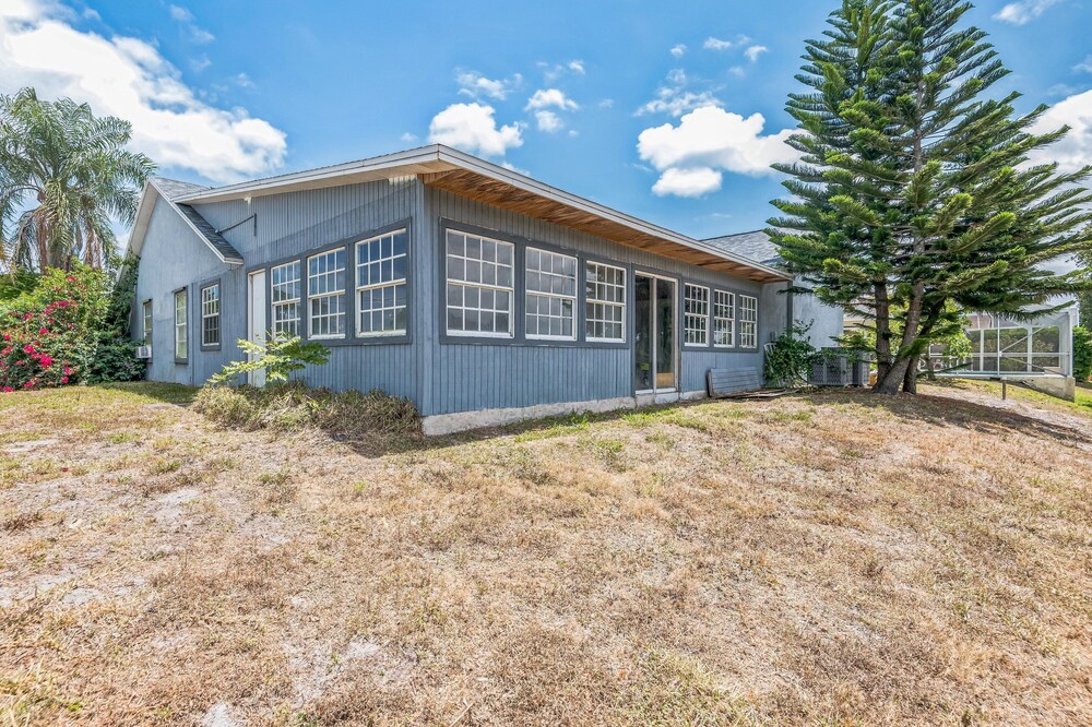 Relaxing Family Retreat In The Heart Of Sebastian 3 Bedroom Home