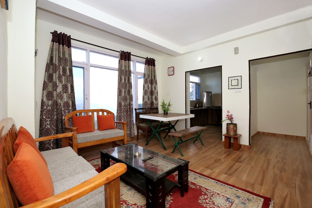 OYO 10165 Home 2BHK Snow View Apartment