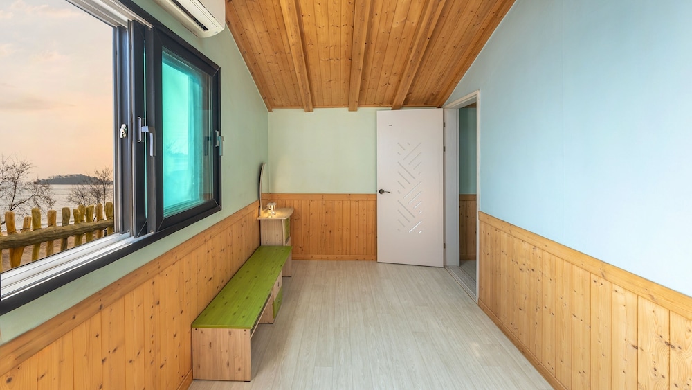 Yeongheungdo Blue Story Pension
