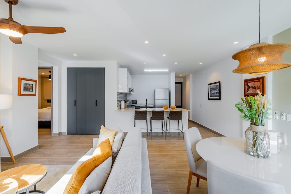 w Beautiful 2BR w Balcony in Casco Viejo