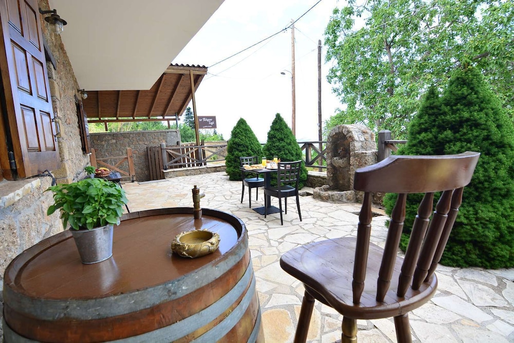 Petrino Lodge