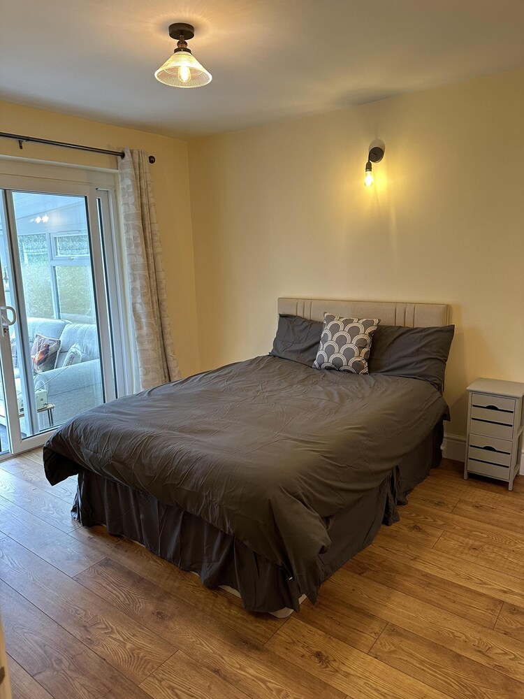 Immaculate 4-bed Cottage in Knaresborough view 3