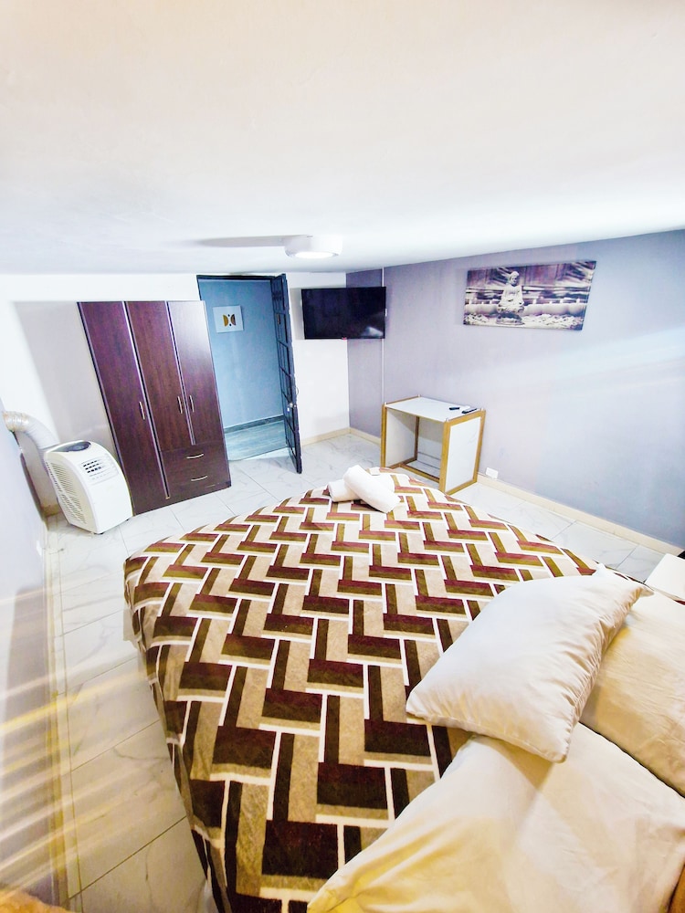 PROMO 18 BDRM Building, Pool+ 5Jacuzzis at Poblado
