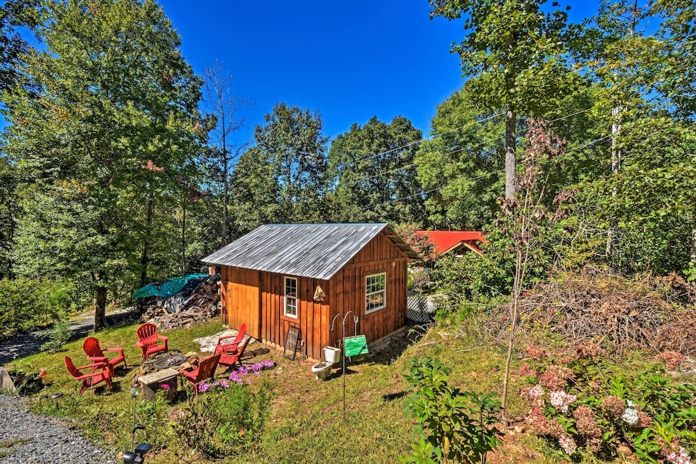 Georgia Home w/ 2 Fire Pits & Creek Access!
