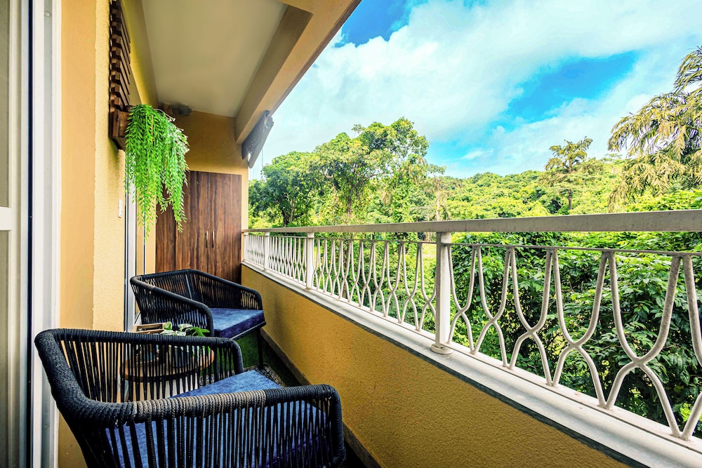 Alaya Stays Veera Marina 1BHK with Pool