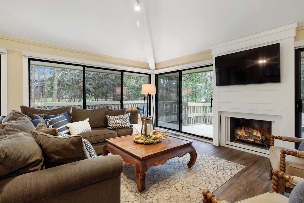 Abbey Springs - Private Community & Amenities!