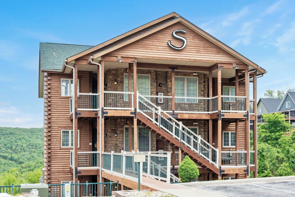 Stone Cliff Relaxation w/ Resort Amenities! view 5
