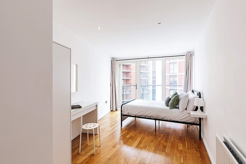 Bright Battersea Apartment