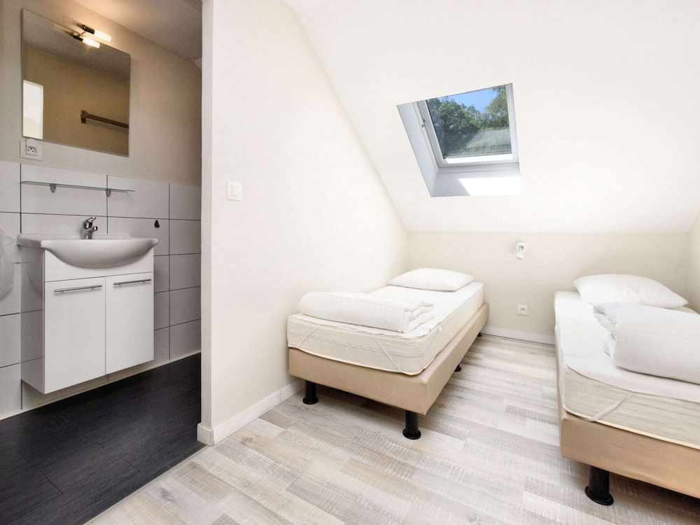 Fine Group House With Sauna Garden view 3