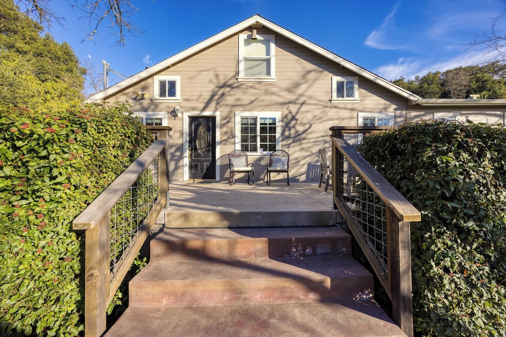 Luxury Wine Country Haven + Vineyard Views Near Top Wineries Adelaida Farmhouse