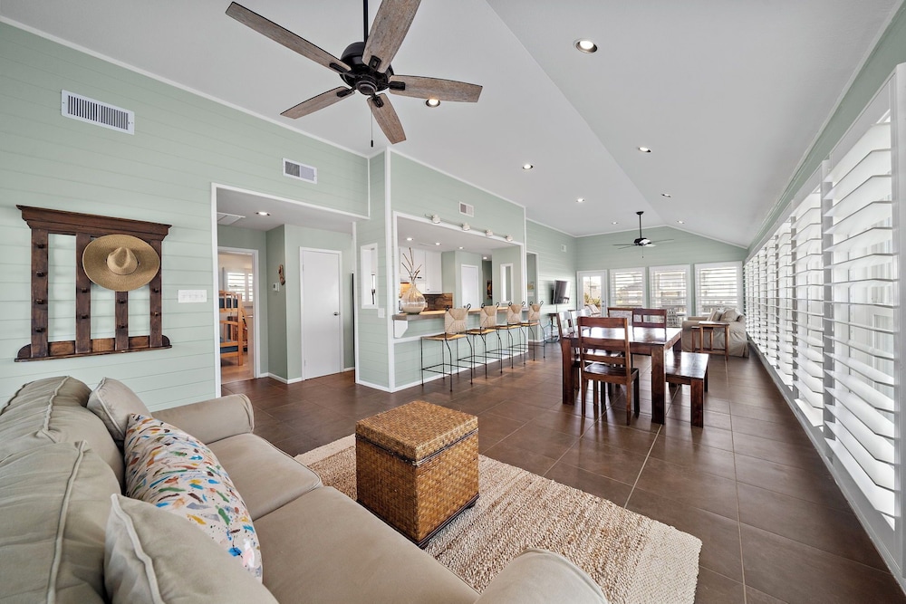 Maree by the Sea by Ryson Vacation Rentals
