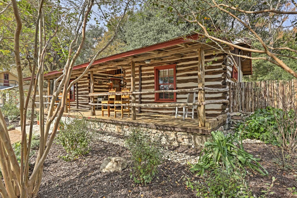 Custom 'texas Cabin' Studio - 5 Min to Gruene Hall view 5