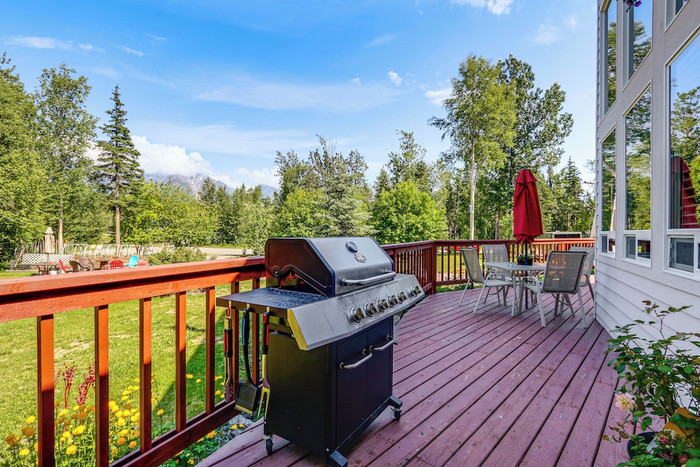 Palmer Getaway w/ Mountain Views & Fire Pit! view 5