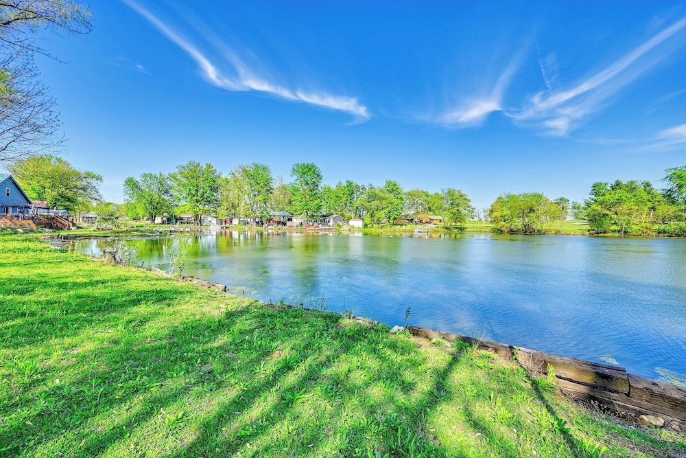 Near Hiking & Fishing: Dale Home w/ Deck!
