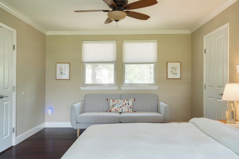 Travis by Avantstay Waterfront Lake Retreat view 5