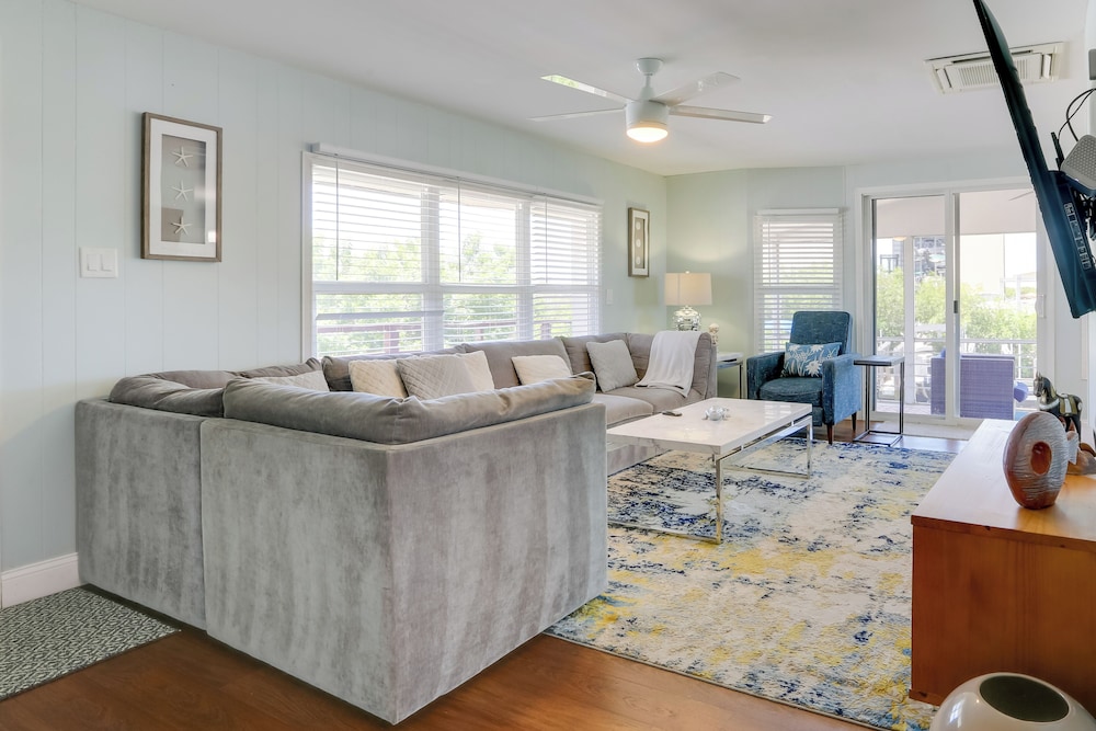 'the Waterfront Cottage' w/ Dock in Goodland!