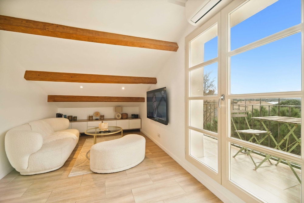 Bright Apartment - AC- 2P - Center of St Tropez