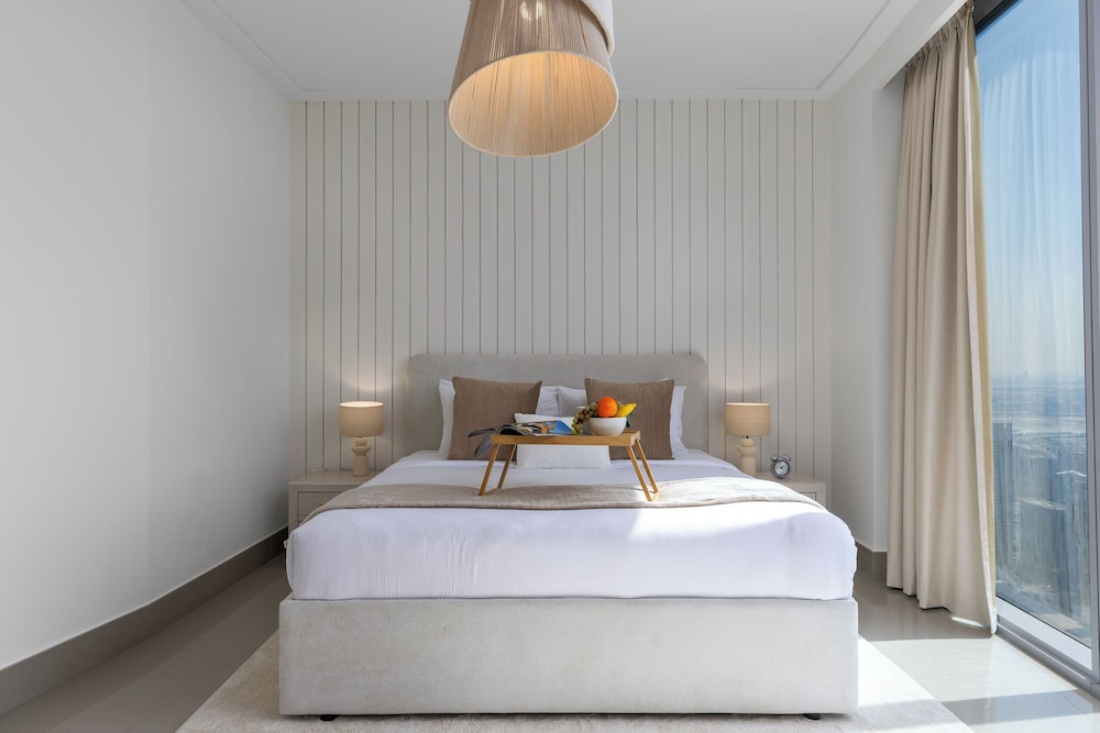 Maison Privee - City Heights Retreat w/ Panoramic Skyline Views