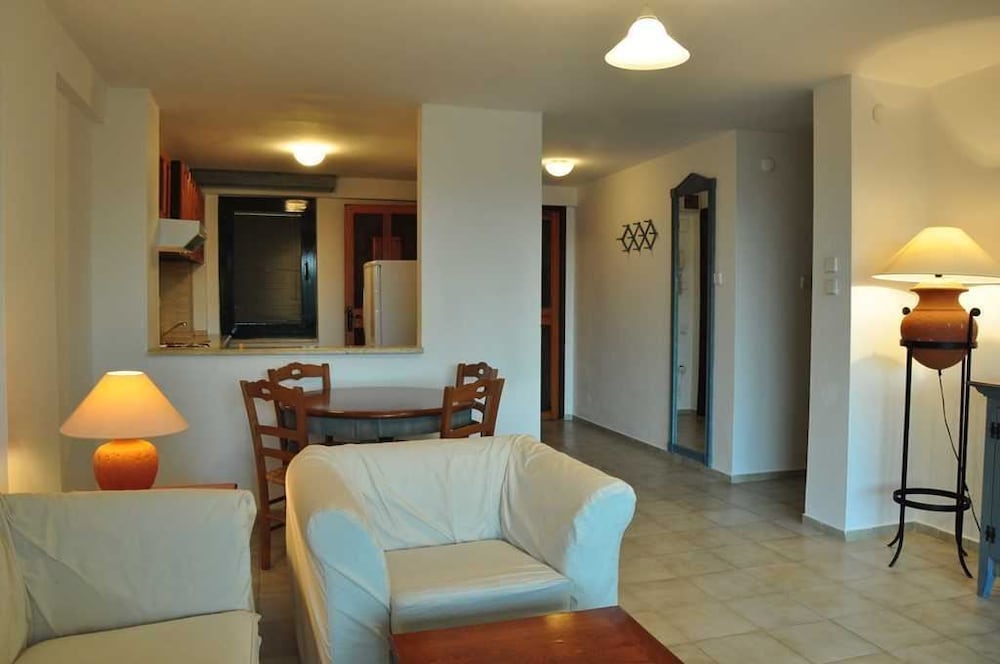 Palm Court Suites - Image 11