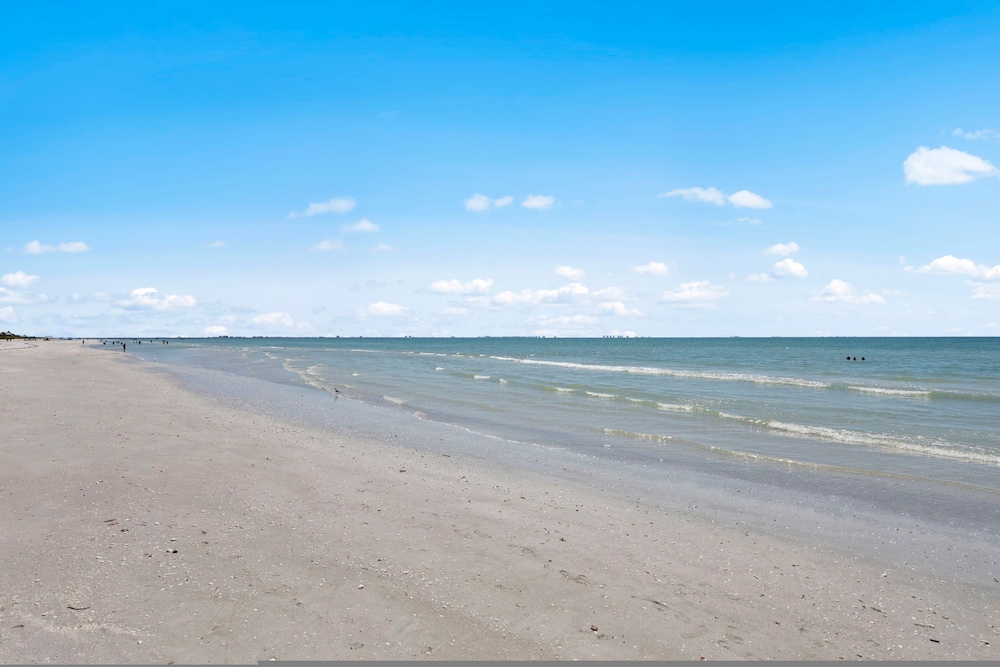 Loggerhead Cay 472 - Beach Front Pet-friendly