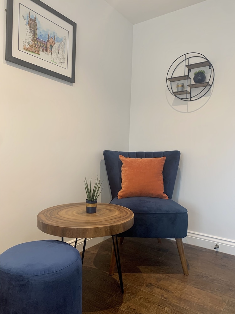 Upstairs at 33 view 5