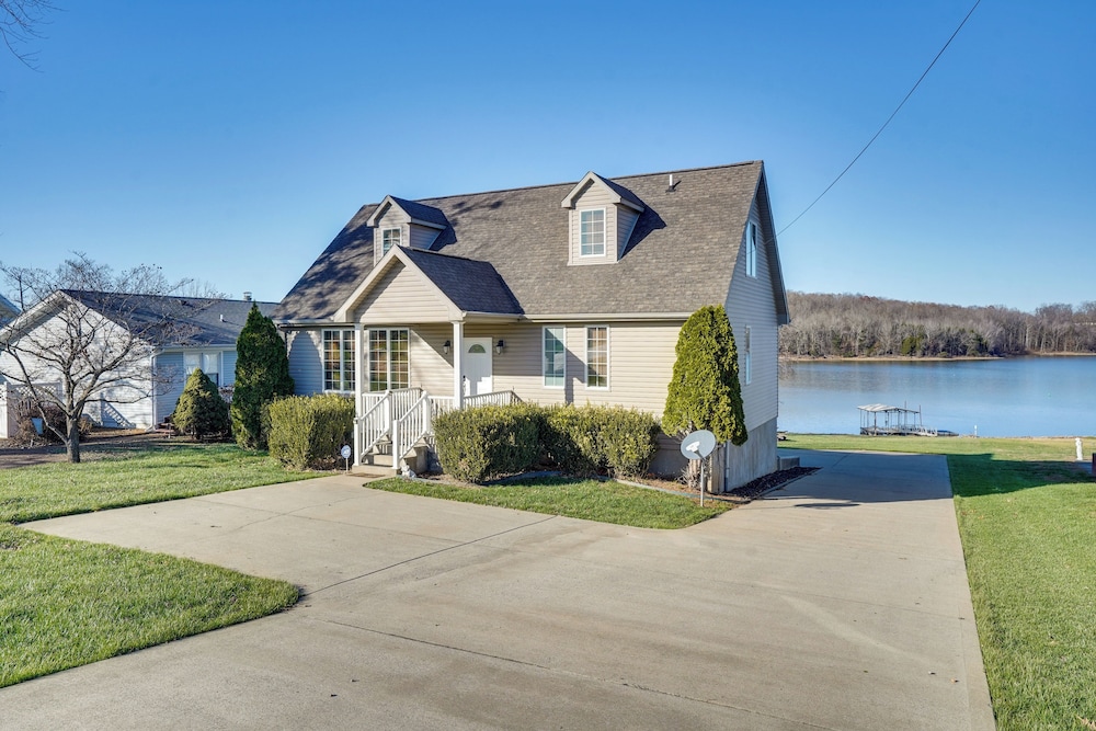 Hot Tub, Dock & Views: Waterfront Home in Cadiz!