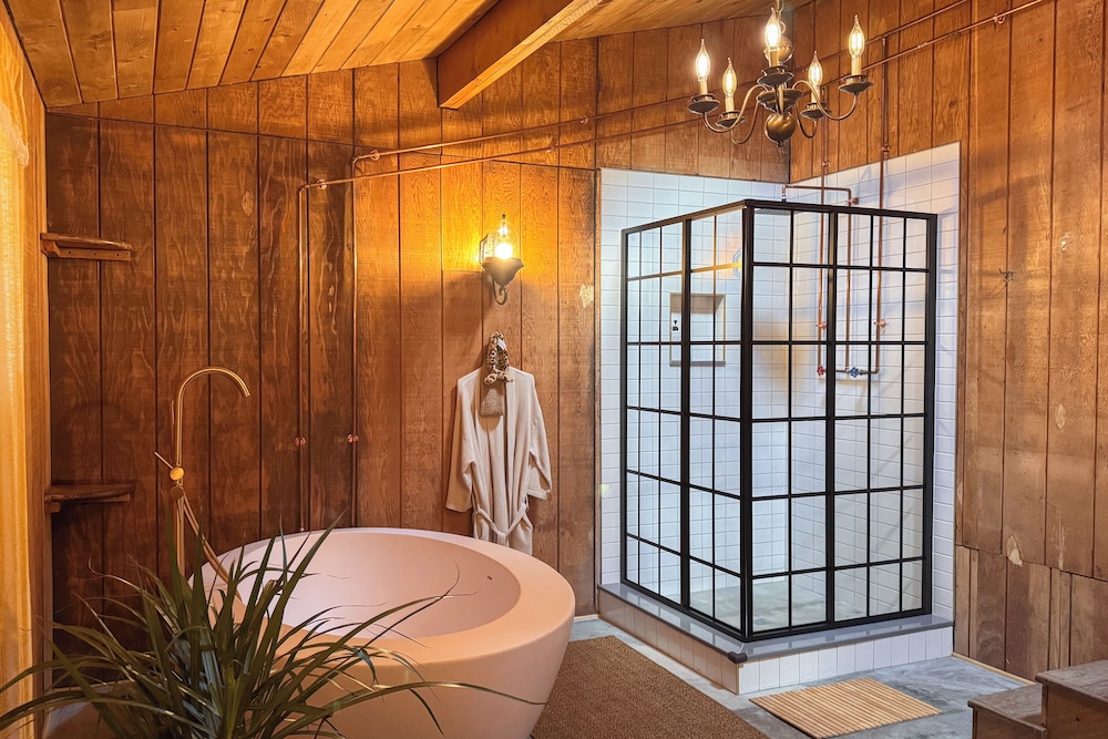 Ski, Swim, Relax: Old-fashioned Poconos Getaway