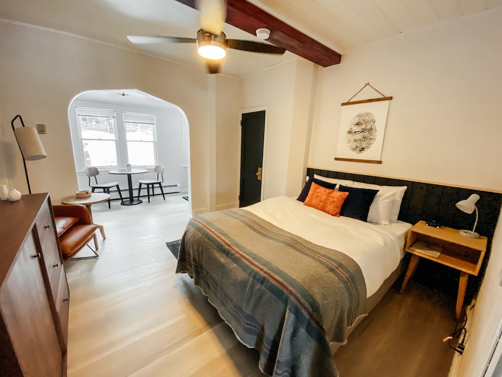 Cascade Lodge