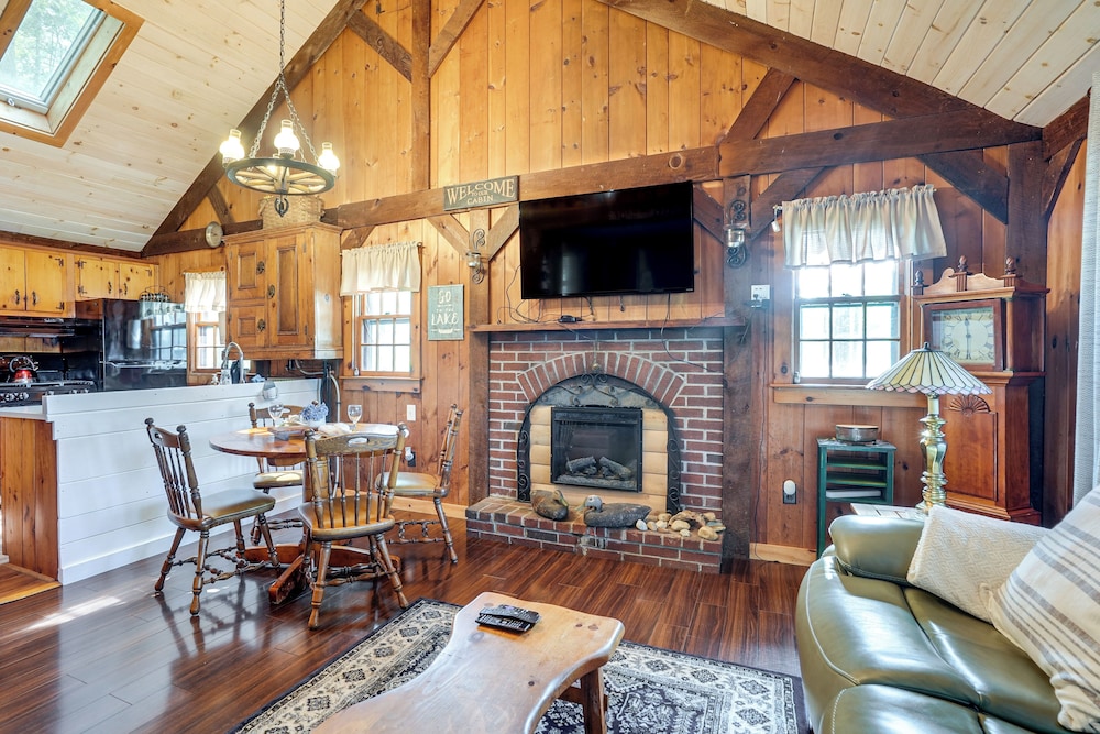 Lakeside Log Cabin w/ Porch in Monadnock Region