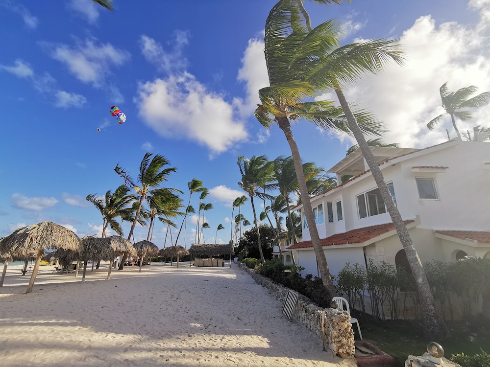 Los Corales Tropical Beach Resort & SPA