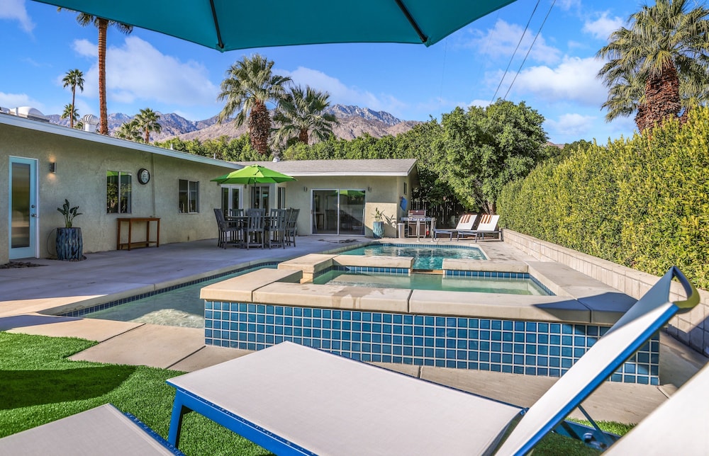 Luring Palms Oasis