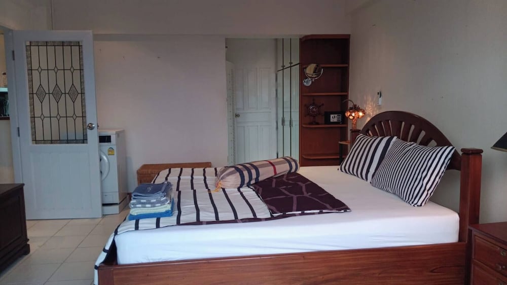 Sombat Condo Seaview 1 Bedroom