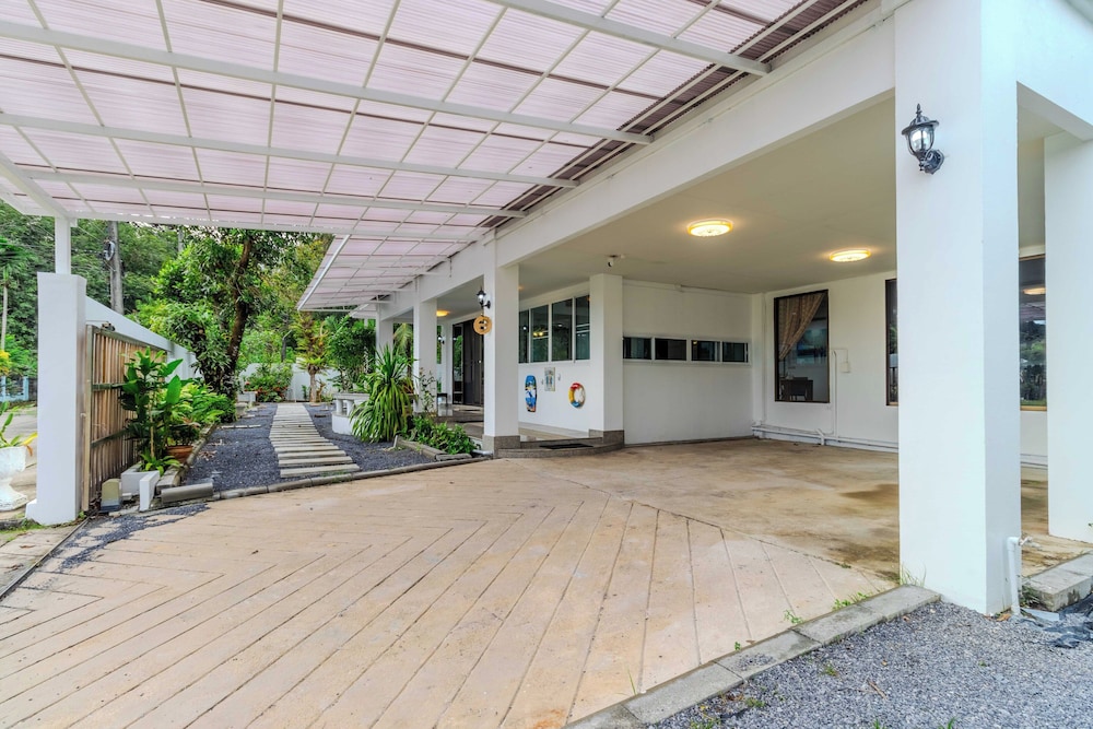 4BR with Pool Family BBQ Near Mall V260