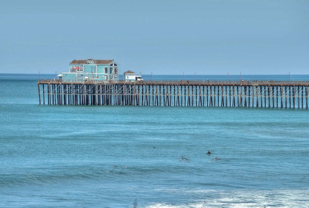 Vintage Beach Bungalow - For 6!