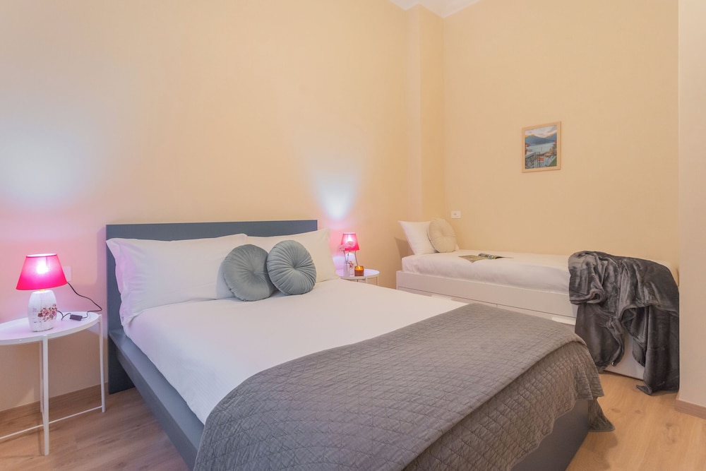 Simar Apartments nearby Como S.G. Train Station by Rent all Como