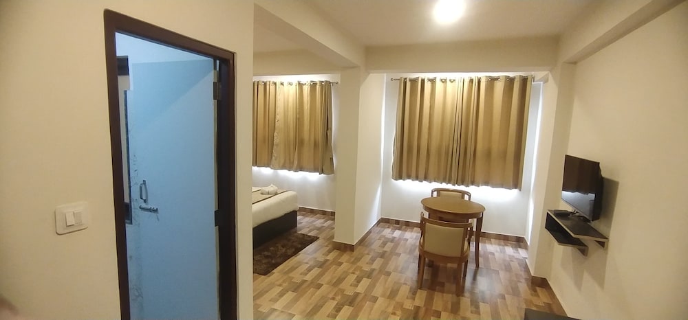 TVD Hotel Polaris Near Mg Marg