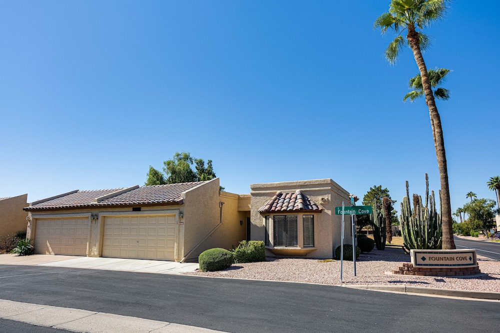 Fountain Cove Mesa 2 Bedroom Townhouse by RedAwning view 4