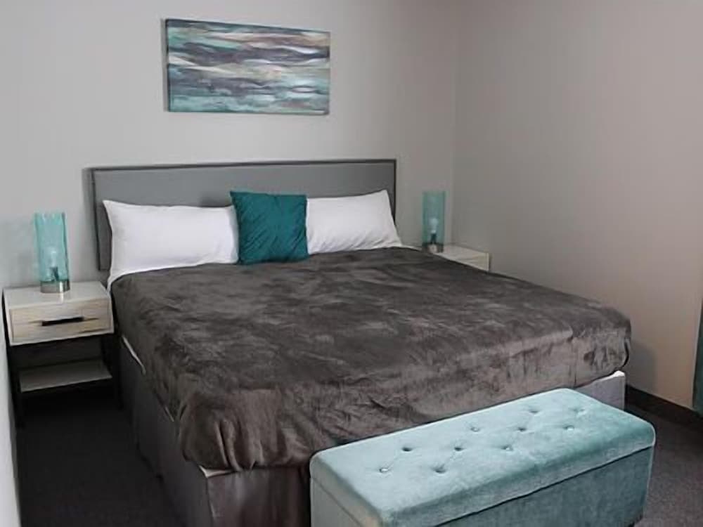 The Acorn Suites
