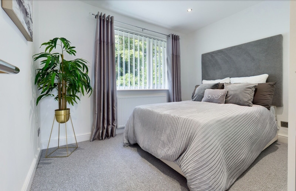Inviting 2-bed House in Newcastle Upon Tyne view 3