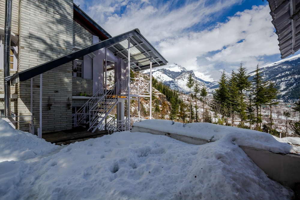 Baan By Snow City Farm view 3