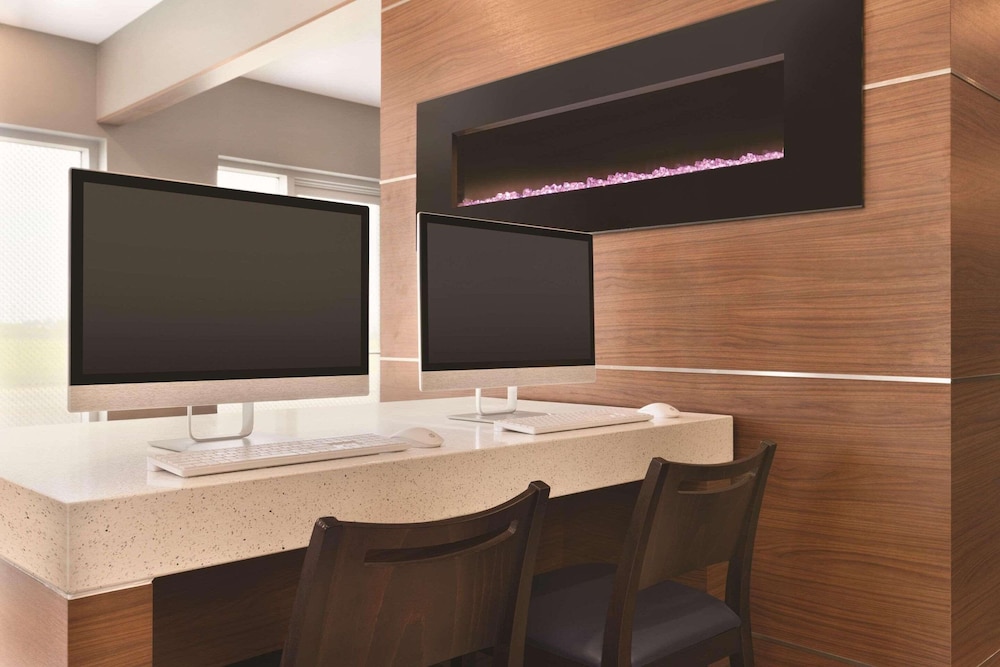 Park Inn by Radisson Brampton, On - Property Image 2