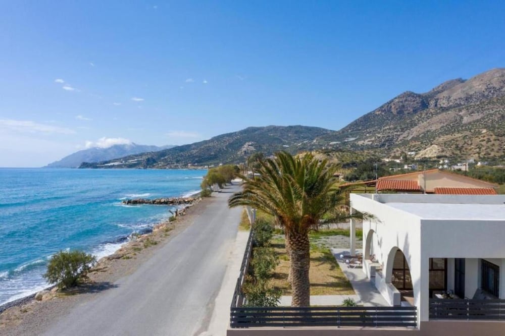 Atalanti Seaside Junior Suites