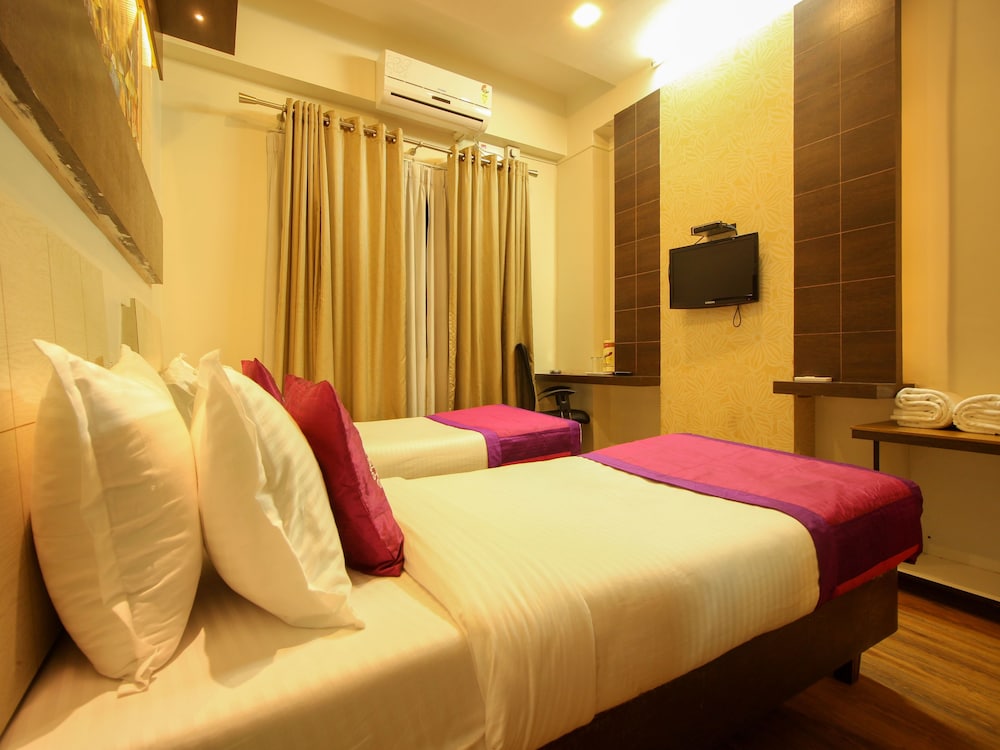 OYO 7752 Hotel Diva Residency