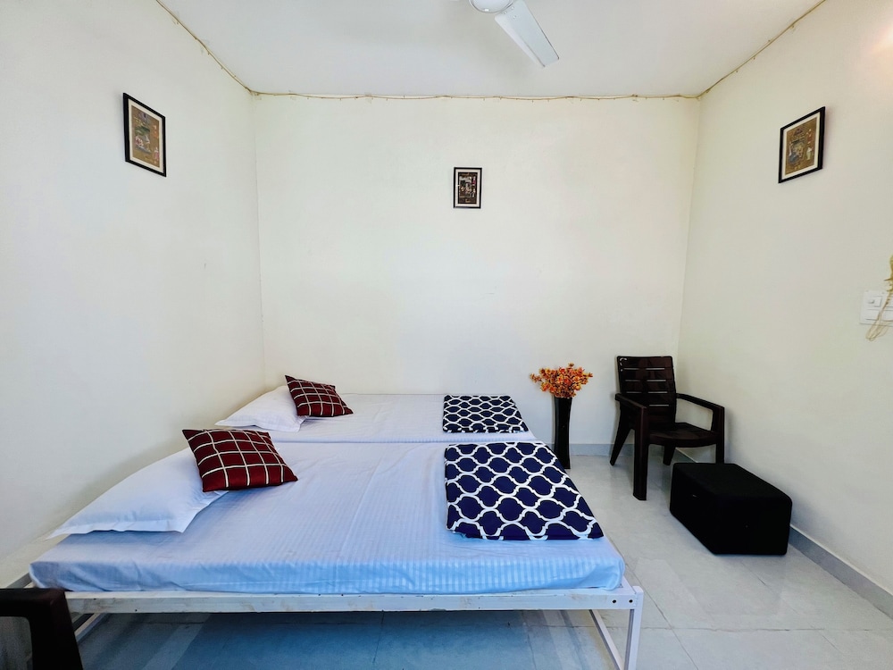 Hostel ivory