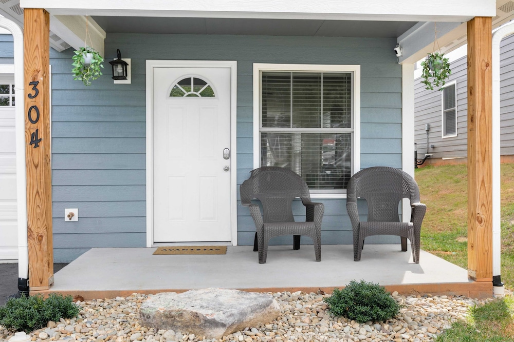 White Pine & Red Bud Buyout by Avantstay 2 Home Buyout Sleeps 16!