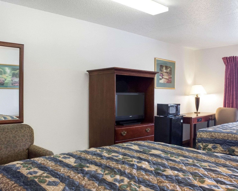 Rodeway Inn West Fargo Main Ave.