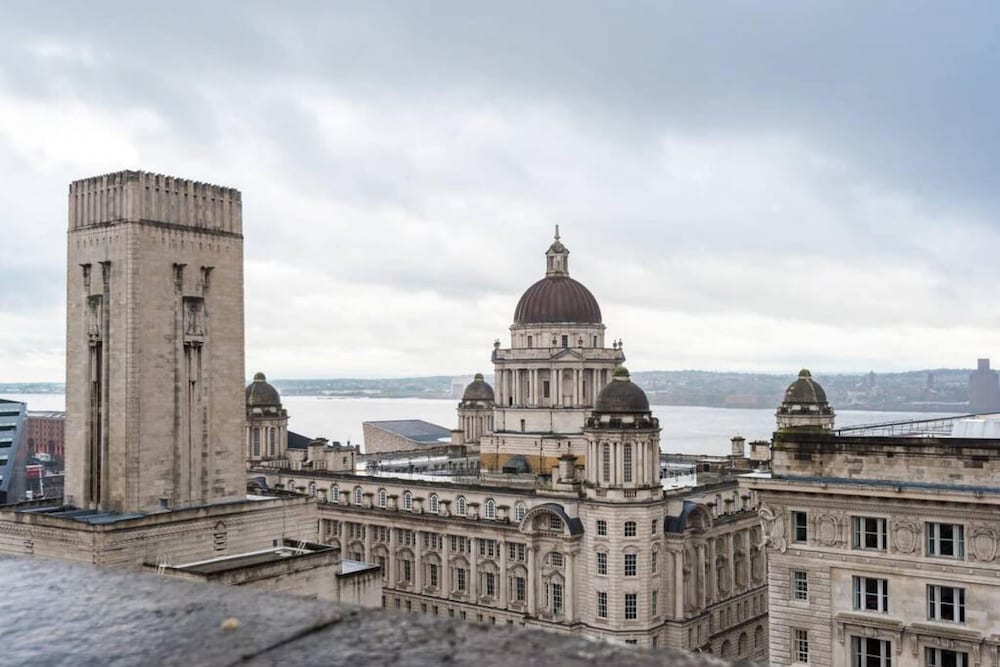 Host Stay Waterfront Penthouse