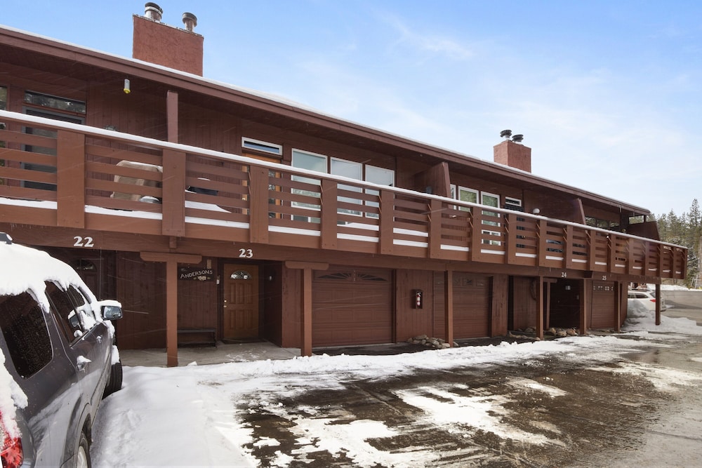 Hotel Alpine Manor Retreat - Image 1